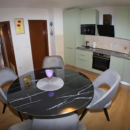 Apartment B&k Split